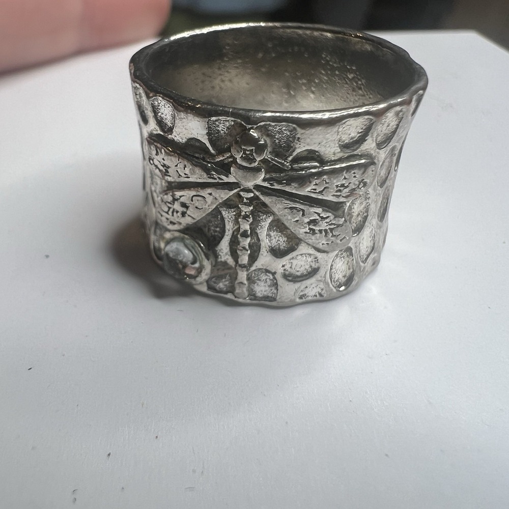 Silver Toned Ring‎ Sz 7.75 Hammered 14.9mm Wide w Dragonfly & Glass Stone